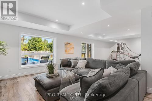 19 Westra Drive, Guelph, ON - Indoor Photo Showing Living Room