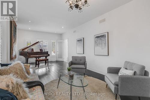 19 Westra Drive, Guelph, ON - Indoor Photo Showing Living Room