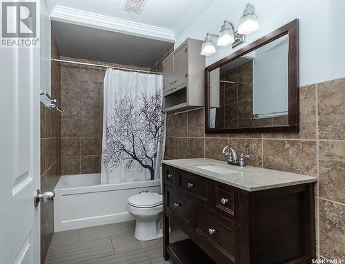 324 Winnipeg Avenue S, Saskatoon, SK - Indoor Photo Showing Bathroom