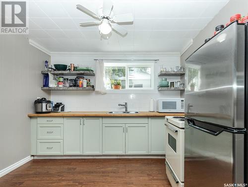 324 Winnipeg Avenue S, Saskatoon, SK - Indoor Photo Showing Kitchen With Double Sink