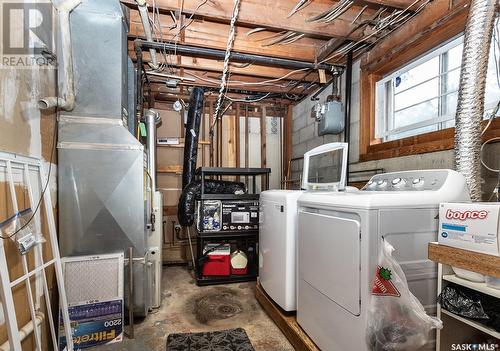 324 Winnipeg Avenue S, Saskatoon, SK - Indoor Photo Showing Laundry Room