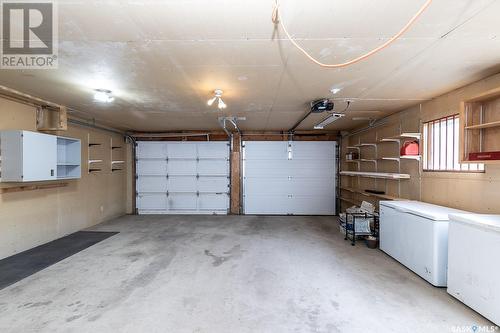 324 Winnipeg Avenue S, Saskatoon, SK - Indoor Photo Showing Garage