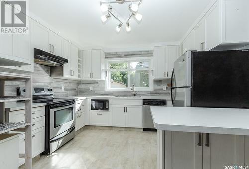 324 Winnipeg Avenue S, Saskatoon, SK - Indoor Photo Showing Kitchen With Upgraded Kitchen