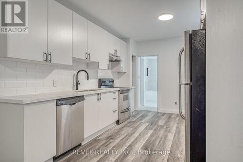 27 Grove Street, Hamilton, ON - Indoor Photo Showing Kitchen