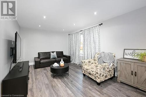 197 Green Road, Stoney Creek, ON - Indoor Photo Showing Living Room