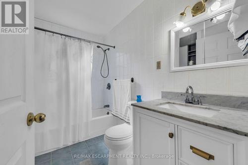 18 Eaton Place, Hamilton, ON - Indoor Photo Showing Bathroom