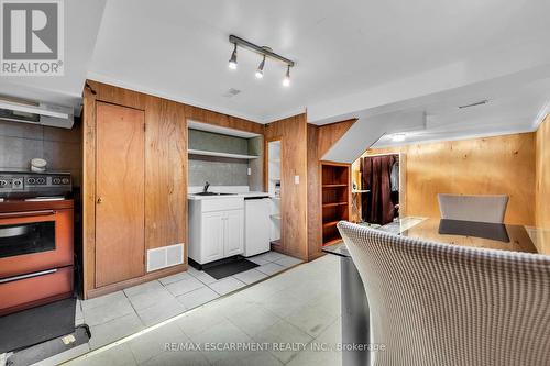 18 Eaton Place, Hamilton (Mcquesten), ON - Indoor Photo Showing Kitchen