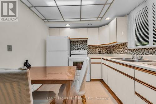 18 Eaton Place, Hamilton (Mcquesten), ON - Indoor Photo Showing Kitchen With Double Sink