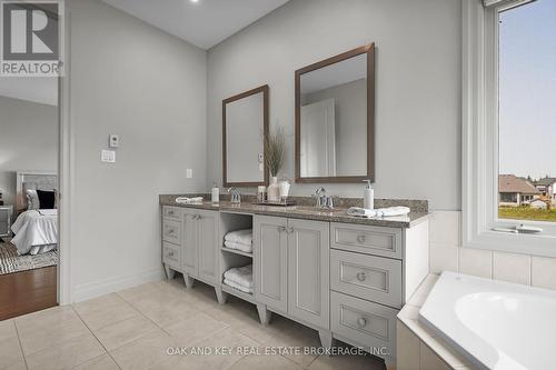 465 Eagletrace Drive, London, ON - Indoor Photo Showing Bathroom