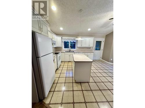 3052 Seton Crescent, Prince George, BC - Indoor Photo Showing Kitchen