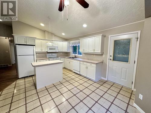 3052 Seton Crescent, Prince George, BC - Indoor Photo Showing Kitchen With Double Sink