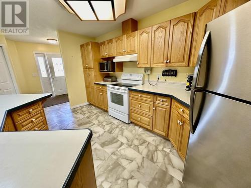 9918 115 Avenue, Fort St. John, BC - Indoor Photo Showing Kitchen