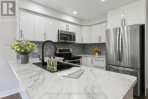 52 Nipissing Crescent, Brampton (Westgate), ON - Indoor Photo Showing Kitchen With Stainless Steel Kitchen With Upgraded Kitchen