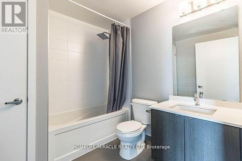 B414 - 5240 Dundas Street, Burlington, ON - Indoor Photo Showing Bathroom