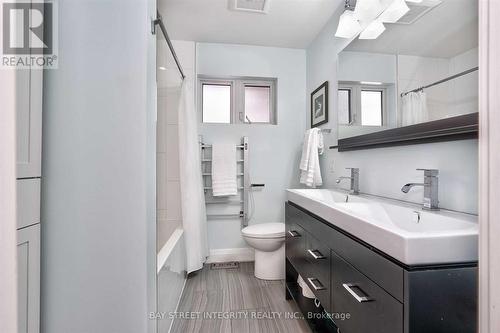 391 Maple Avenue, Oakville, ON - Indoor Photo Showing Bathroom