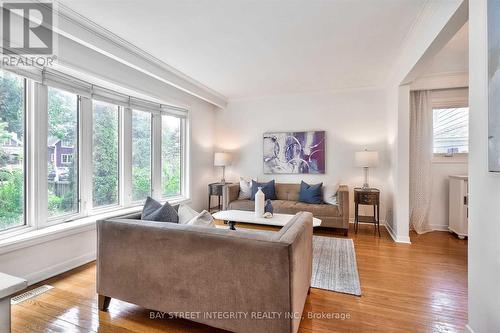 391 Maple Avenue, Oakville, ON - Indoor Photo Showing Living Room