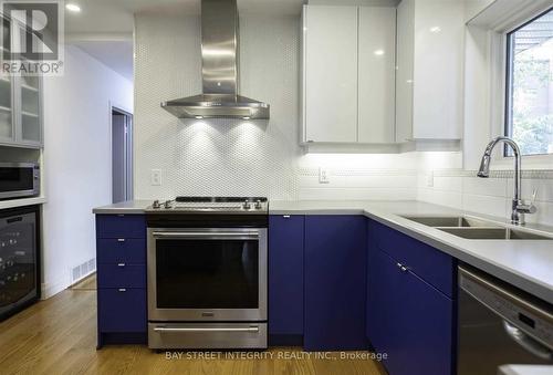 391 Maple Avenue, Oakville, ON - Indoor Photo Showing Kitchen With Double Sink With Upgraded Kitchen