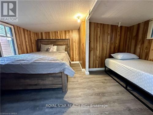 85 Simpson Avenue, Northern Bruce Peninsula, ON - Indoor Photo Showing Bedroom