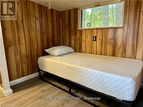 85 Simpson Avenue, Northern Bruce Peninsula, ON - Indoor Photo Showing Bedroom