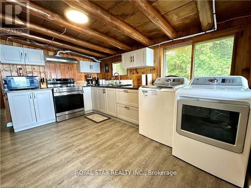 85 Simpson Avenue, Northern Bruce Peninsula, ON - Indoor Photo Showing Laundry Room