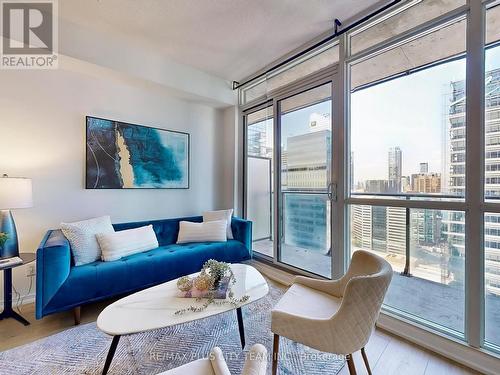 3003 - 55 Bremner Boulevard, Toronto (Waterfront Communities), ON - Indoor Photo Showing Living Room