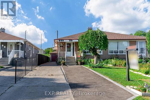 16 Heavitree Drive S, Toronto (Downsview-Roding-Cfb), ON - Outdoor