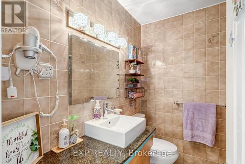 16 Heavitree Drive S, Toronto (Downsview-Roding-Cfb), ON - Indoor Photo Showing Bathroom