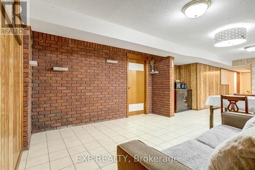 16 Heavitree Drive, Toronto, ON - Indoor