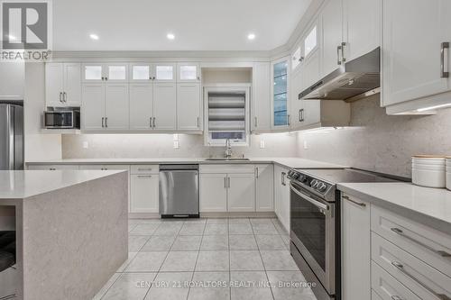 4 Silvershadow Terrace, Brampton (Sandringham-Wellington), ON - Indoor Photo Showing Kitchen With Upgraded Kitchen