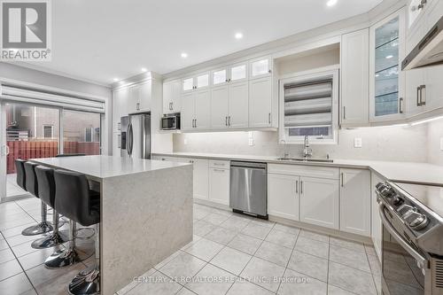 4 Silvershadow Terrace, Brampton, ON - Indoor Photo Showing Kitchen With Upgraded Kitchen