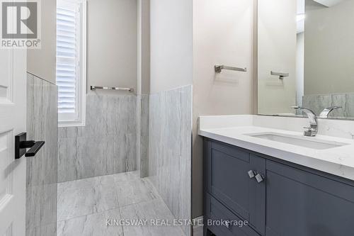 166 Bronson Terrace, Milton (Ford), ON - Indoor Photo Showing Bathroom