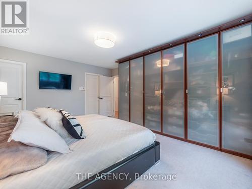 1213 Greenoaks Drive, Mississauga, ON - Indoor Photo Showing Bedroom