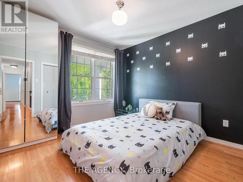 1213 Greenoaks Drive, Mississauga, ON - Indoor Photo Showing Bedroom