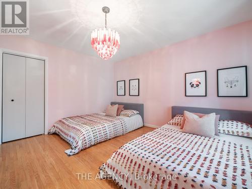 1213 Greenoaks Drive, Mississauga, ON - Indoor Photo Showing Bedroom