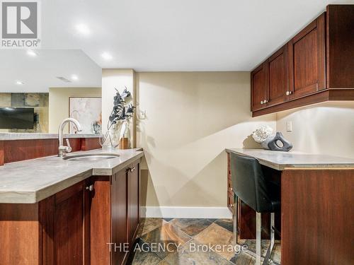 1213 Greenoaks Drive, Mississauga, ON - Indoor Photo Showing Kitchen