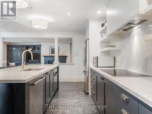 1213 Greenoaks Drive, Mississauga, ON - Indoor Photo Showing Kitchen