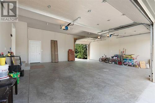 1078 Charlotte Crescent, Lakeshore, ON - Indoor Photo Showing Garage