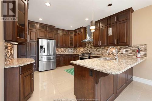 1078 Charlotte Crescent, Lakeshore, ON - Indoor Photo Showing Kitchen With Upgraded Kitchen