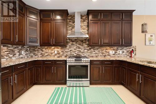 1078 Charlotte Crescent, Lakeshore, ON - Indoor Photo Showing Kitchen