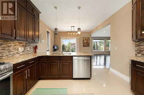 1078 Charlotte Crescent, Lakeshore, ON - Indoor Photo Showing Kitchen With Upgraded Kitchen