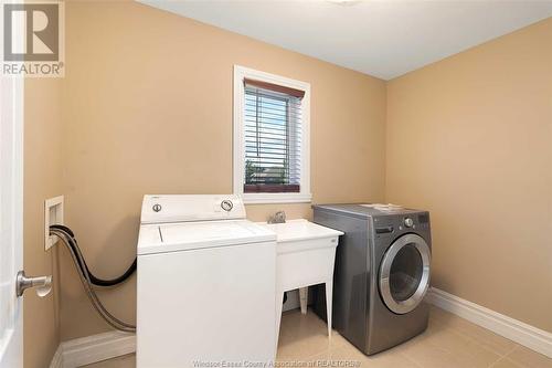 1078 Charlotte Crescent, Lakeshore, ON - Indoor Photo Showing Laundry Room