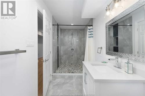 1078 Charlotte Crescent, Lakeshore, ON - Indoor Photo Showing Bathroom