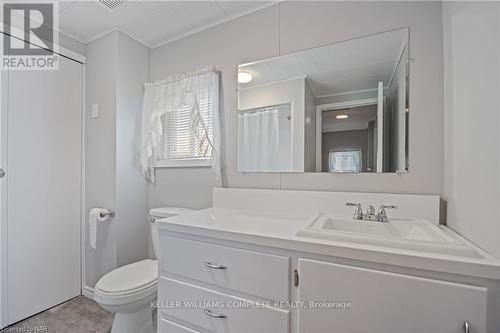 46 Pine Street, Port Colborne, ON - Indoor Photo Showing Bathroom