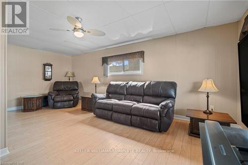 46 Pine Street, Port Colborne, ON - Indoor Photo Showing Living Room