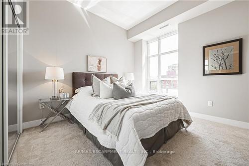 802 - 90 Charlton Avenue W, Hamilton (Durand), ON - Indoor Photo Showing Bedroom