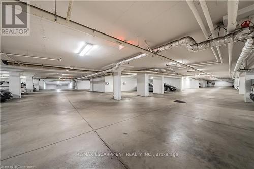 802 - 90 Charlton Avenue W, Hamilton (Durand), ON - Indoor Photo Showing Garage