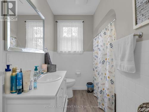 46 Commercial Street, Welland, ON - Indoor Photo Showing Bathroom