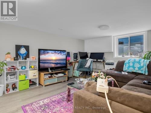 46 Commercial Street, Welland, ON - Indoor Photo Showing Living Room