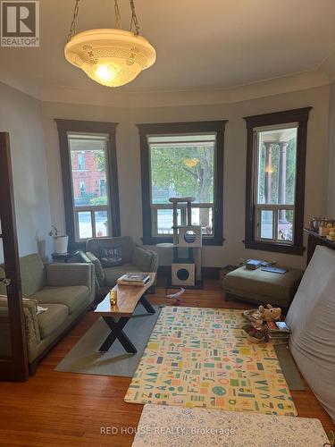 204 Herkimer Street, Hamilton, ON - Indoor Photo Showing Living Room