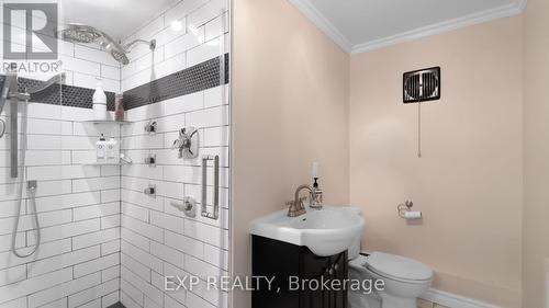 111 Oneida Boulevard, Hamilton (Ancaster), ON - Indoor Photo Showing Bathroom